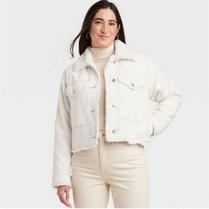UNIVERSAL THREAD WOMENS WHITE DENIN JACKET WITH FAUX FUR LINING
SIZE L